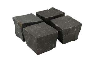 Pierre naturelle basalte du Vietnam, surface flammée & brossée, teinte noir/anthracite pour usages extérieurs L.10 x l. 10 x ép. 6-8 cm environ