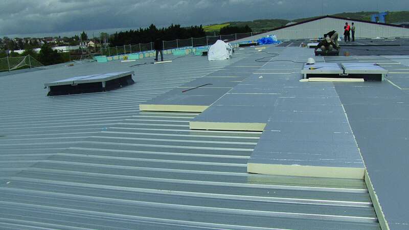 Panneau PU pour toiture terrasse EFIGREEN® ACIER L. 2500 x l. 1200 x Ép. 90 mm - R=3,90 m².K/W