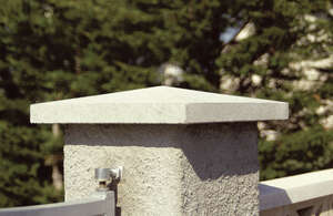 Chapeau de pilier pointe diamant WESER en pierre reconstituée blanc cassé L. 40 x l. 40 x Ép. 4/8 cm