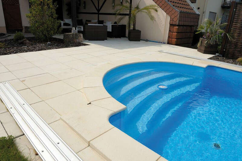 Margelle de piscine WESER BERGERAC angle roman gauche en pierre reconstituée coulé crème L. 35 x l. 31 x Ép. 3,5 cm
