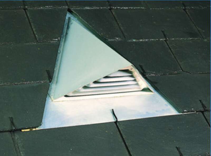Chatière ARDOVENT pour la ventilation d'une couverture en zinc noir - section de 100 cm²