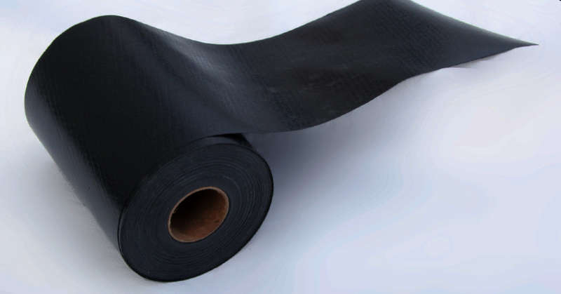 Bande d'arase en polyéthylène noir gaufré 400 microns l. 200 mm - Rouleau de 30 ml