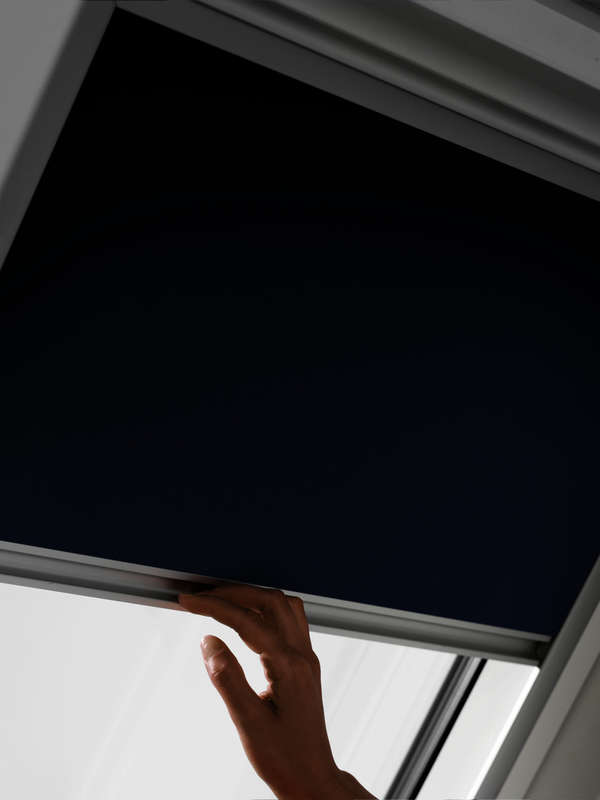Store d'occultation manuel DKL beige pour fenêtre de toit M04 l. 78 x H. 98 cm