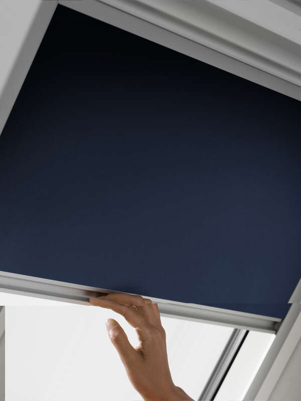Store manuel DKL bleu foncé pour fenêtre de toit CK02 l. 55 x H. 78 cm