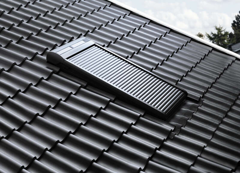 Volet électrique SSL en aluminium gris anthracite pour fenêtres de toit MK04 l. 78 x H. 118 cm
