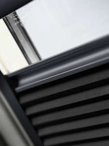 Store plissé manuel FHC noir pour fenêtre de toit MK06 l. 98 x H. 118 cm