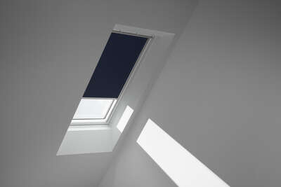 Store plissé manuel DKL noir pour fenêtre de toit M08 l. 78 x H. 140 cm