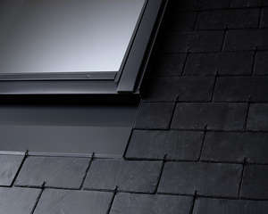 Raccord CK01 gris anthracite pour l'étanchéité de fenêtre de toit - pose traditionnelle sur tuile l. 55 x H. 70 cm