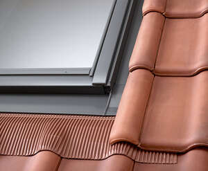 Raccord MK06 rouge brun pour l'étanchéité de fenêtre de toit - pose traditionnelle sur tuile l. 78 x H. 118 cm