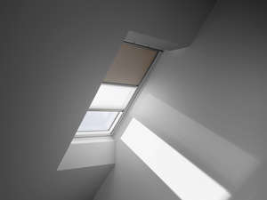 Store duo occultant manuel DFD beige pour fenêtre de toit S06 l. 114 x H. 118 cm