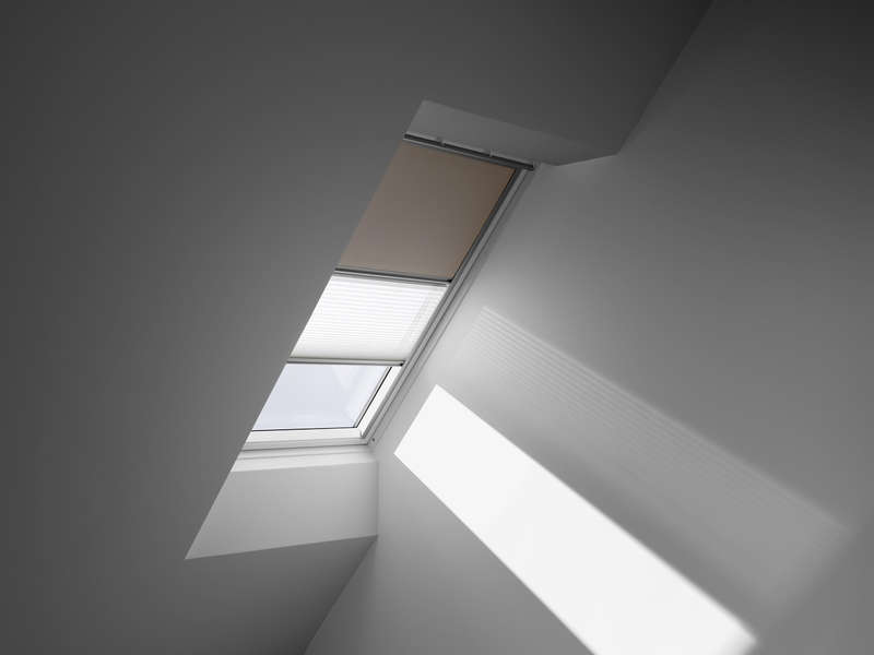 Store duo occultant manuel DFD beige pour fenêtre de toit SK06 l. 114 x H. 118 cm