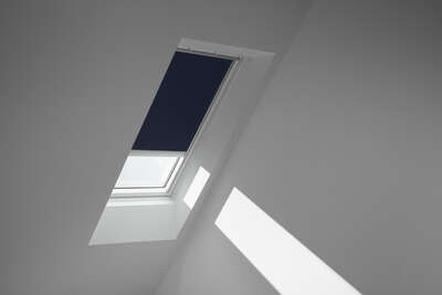 Store d'occultation électrique DML beige pour fenêtre de toit UK08 l. 134 x H. 140 cm